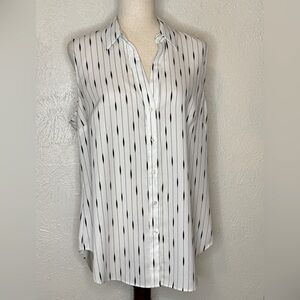 Ann Taylor black and white sleeveless blouse. Size L.